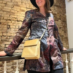 Super rétro technicolor top with black Pearl buttons